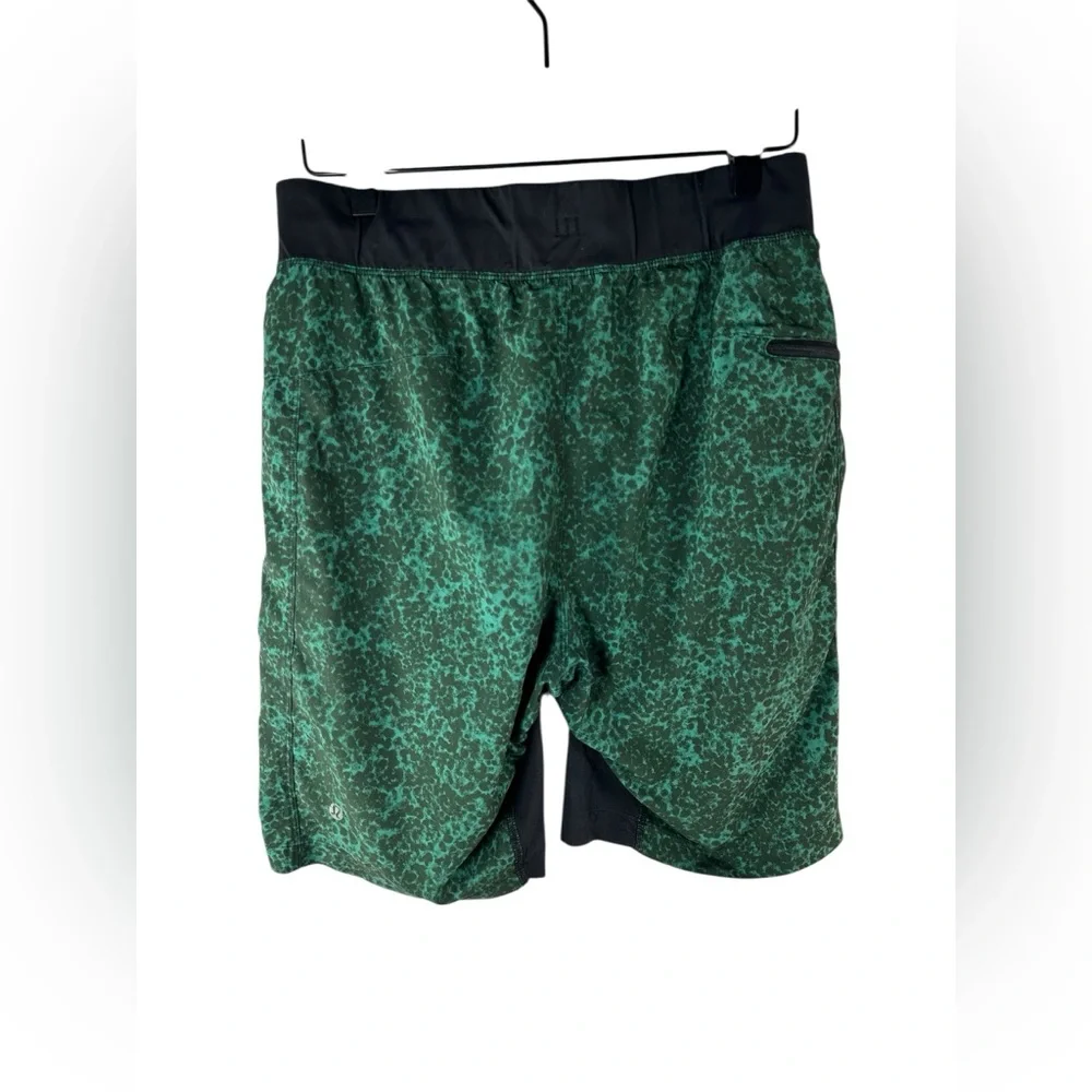 Lululemon T.H.E.‎ Short Green Pattern Men’s Size S Athletic Training Gym